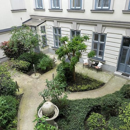 Hidden Gem With Terrace On The Andrassy Fashion Road Apartamento Budapeste Exterior foto