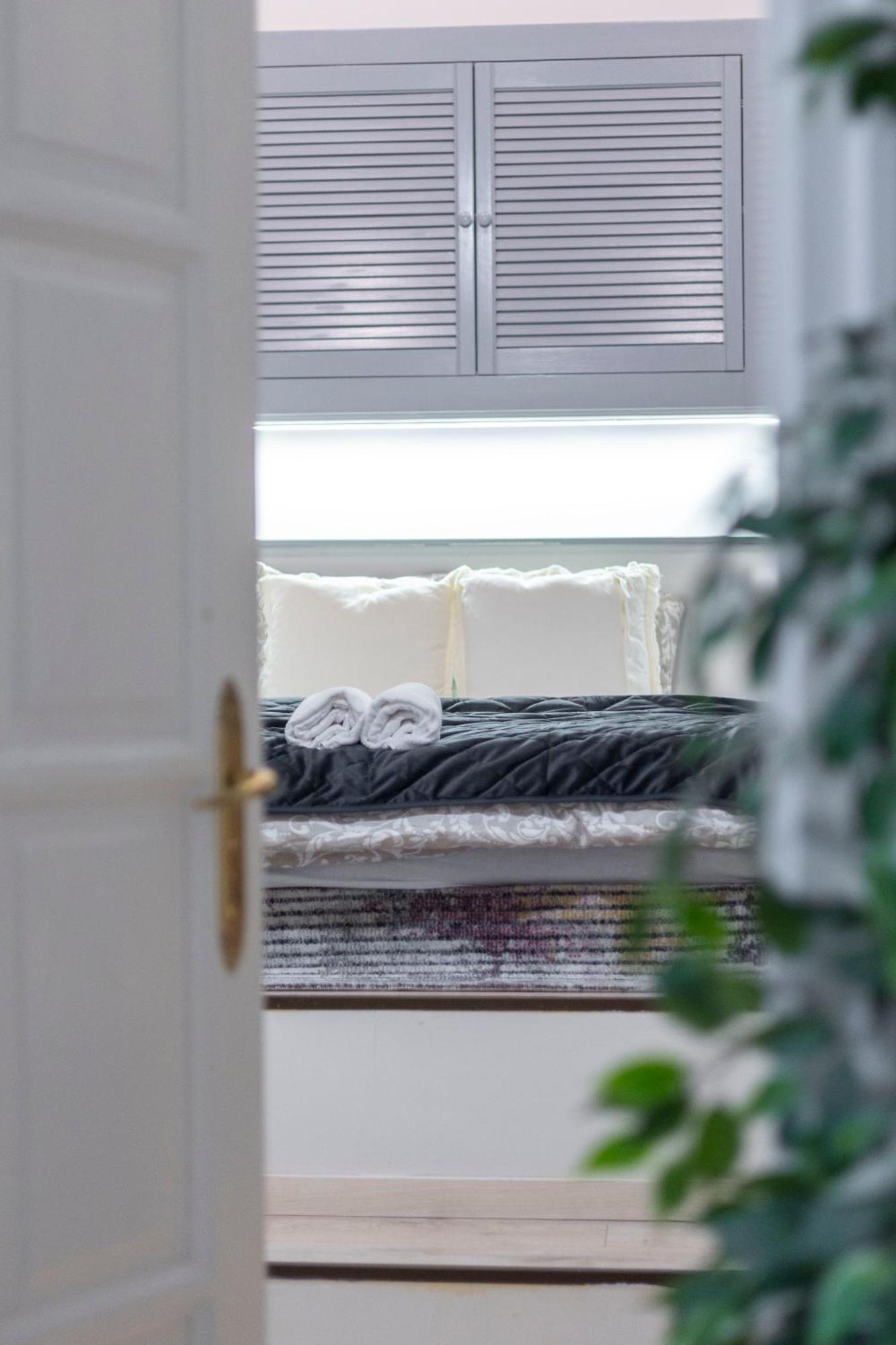 Hidden Gem With Terrace On The Andrassy Fashion Road Apartamento Budapeste Exterior foto